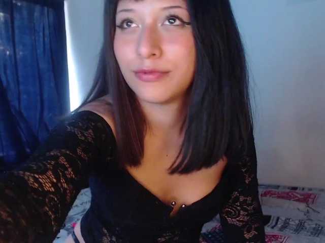 Fotogrāfijas Leidy-Moon Welcome to my room, let's play our intimate fantasies ♥| Goal: A Kiss your cock with a lot of saliva [none] 150 ♥ Enjoy it ♥ | REMAINING TO DEEPTHROAT : [none] 150 tokens