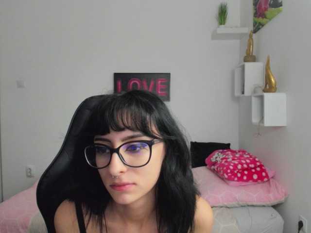 Fotogrāfijas LeighDarby18 hey guys, #cum join me #hot show and find out if u can make me #naked #skinny #glasses