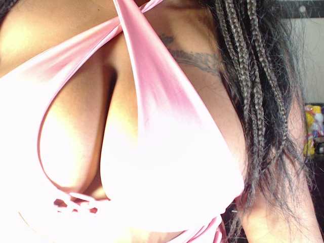 Apraides ekrānuzņēmumi Leilaboobs