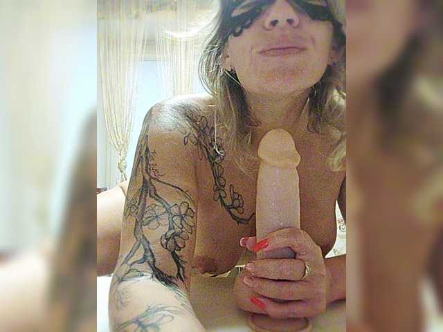 Fotogrāfijas Ladybabochka We collect tokens on the show _sex with dildo in pussy in a general chat @total It remains to collect @remain Babochka_i_am insta.