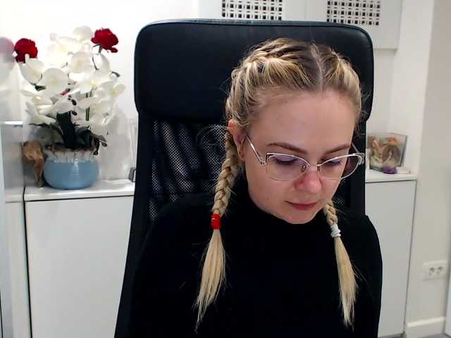 Fotogrāfijas LexyTyler Lush on! Broadcasting from my boss office :) so shhhhh #blonde #lushon #shh #onlyfullprivateson #makemecum #glasses