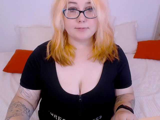 Fotogrāfijas LinaMoore Hello, I'm Lina, 100 kg of happiness and softness, in free chat for now show my boobs or ass(45), but no more, but you can always take private) so don't be shy, let's get acquainted) see cameras 25:big54