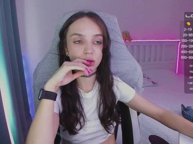 Fotogrāfijas Lilith-Cain Menu works only for tokens into a common chat ☺✔For a new gaming laptop to stream and play with you @sofar @remain ✨Press LOVE honney ❤