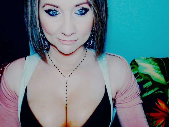 Fotogrāfijas Lilly666 hey guys, ready for fun? i view cams for 80 tok, to get preview of my body 90, LOVENSE LUSH Low 15, med 30, high 60, mic on, toys on.... and other things also :)