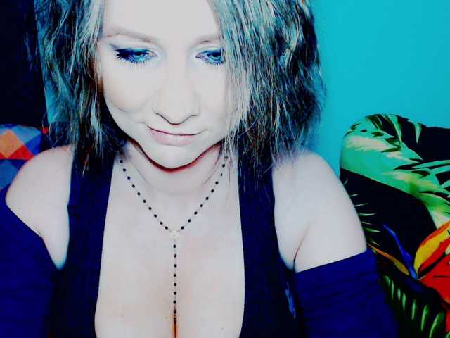 Fotogrāfijas Lilly666 hey guys, ready for fun? i view cams for 80 tok, to get preview of my body 90, LOVENSE LUSH Low 15, med 30, high 60, mic on, toys on.... and other things also! :)