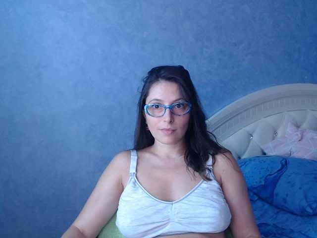 Fotogrāfijas LisaSweet23 hi boys welcome to my room to chat and for hot body to see naked in private))