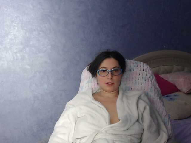 Fotogrāfijas LisaSweet23 hi boys welcome to my room to chat and for hot body to see naked in private))