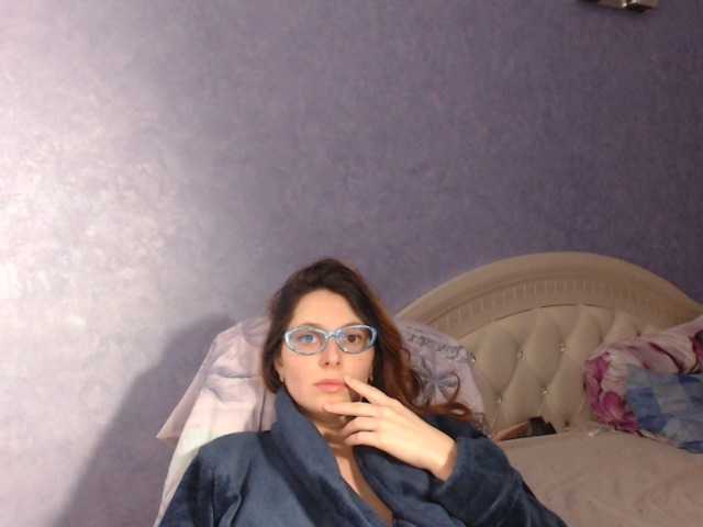 Fotogrāfijas LisaSweet23 hi boys welcome to my room to chat and for hot body to see naked in private))