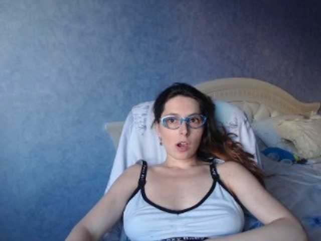 Fotogrāfijas LisaSweet23 hi boys welcome to my room to chat and for hot body to see naked in private))