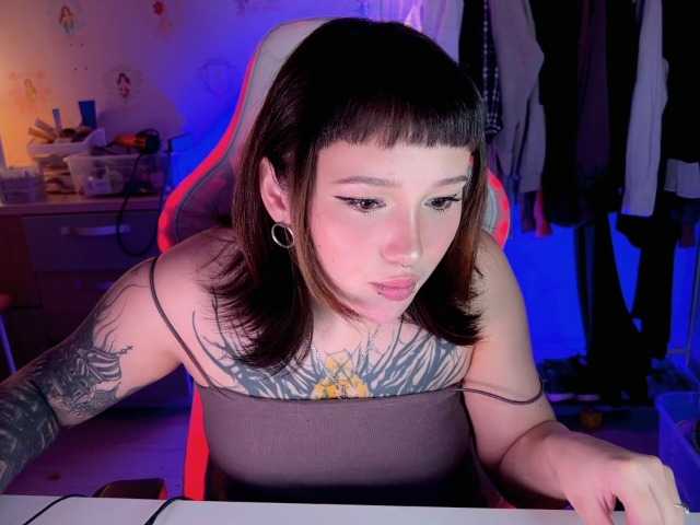 Apraides ekrānuzņēmumi littlewetgirl