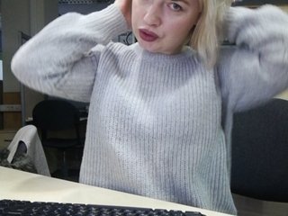 Fotogrāfijas Lola-Hola I am in office, working as a secretary! The director is nearby! Ass in jeans 10, bra 40, nipples 80, boobs 100, bra off 120300 токенов что-бы показать шоу, 300 токенов уже собрано, осталось 0 токенов