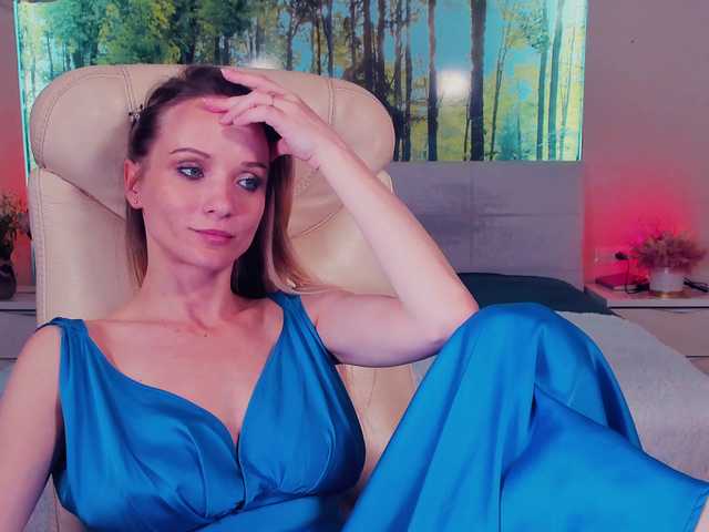 Fotogrāfijas Louisedance I'm Louise and I love to dance. My chat has good music, pleasant communication, and dancing! For those who behaved well, I will show a candid dance in underwear (in complete privacy)