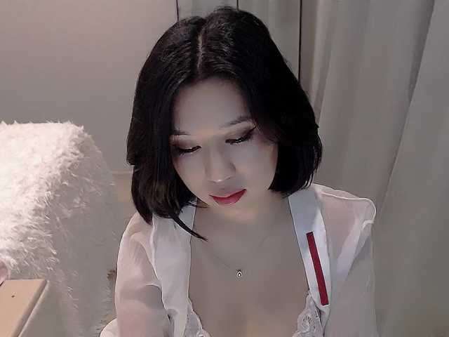 Apraides ekrānuzņēmumi LucyLiu