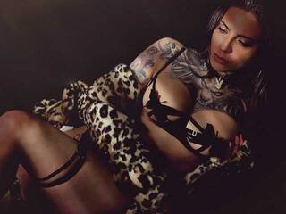 Erotiska video tērzēšana LullaeEscobar