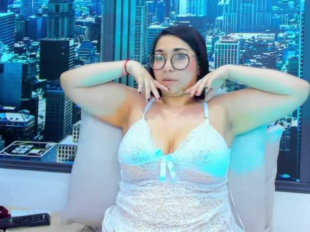 Fotogrāfijas LulluMagic Guys today I'm very horny and I want to fuck #latina #toys #bigass #bigtits #tattoo #curvaceous