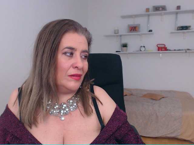 Fotogrāfijas MarissaSerano Hi guys, here are the most gorgeous natural huge breasts waiting for you 50 tokens