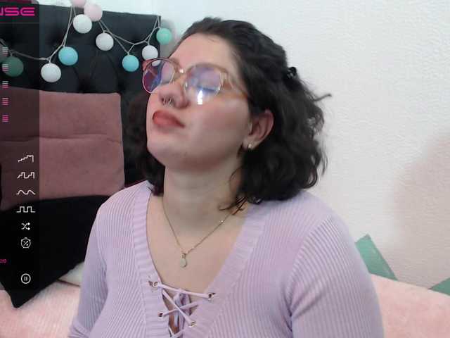 Fotogrāfijas Angijackson_ @remain for make my week happyI really like to see you on camera and see how you enjoy it for me, I want to see how your cum comes out for meMake me feel like a queen and you will be my kingFav vibs 44, 88 and 111 Make me squirt rigth now for 654 tkn