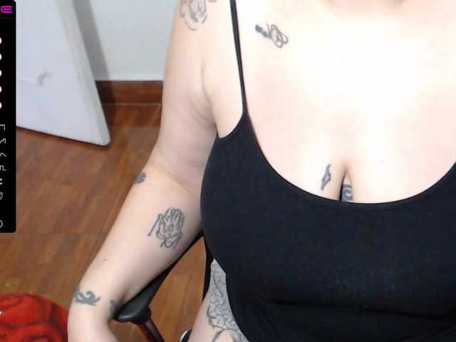 Fotogrāfijas Mary-wet ♥ hi guys welcome.. we play ♥flash pussy 70 tks♥ flash open ass 90tks ♥ ask me for more ♥ #bigtits #milf #latina #colombia #squirt