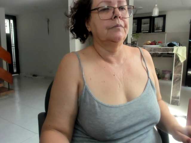 Fotogrāfijas maturekarime Mature woman hairy and bbw,: tits 30, pussy 35, ass 25, all naked 100, masturbate and cum 120