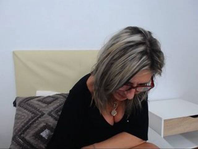 Apraides ekrānuzņēmumi MatureMerryxx