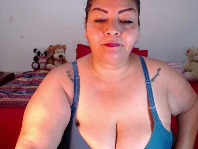 Fotogrāfijas Maturextgreat #bbw #bigbelly #bigboobs #bigass #grandma #milf #gilf #latina @total 600 @sofar 600 @remain 0