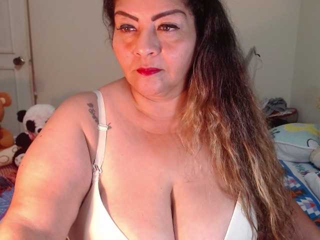 Fotogrāfijas Maturextgreat #bbw #bigbelly #bigboobs #bigass #grandma #milf #gilf #latina @total 600 @sofar 600 @remain 0