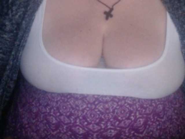 Fotogrāfijas mayalove4u lush its on ,1 to make my toy vibra, 5 for like e,15#tits 20 #ass 25 #pussy #lush on , please one tip