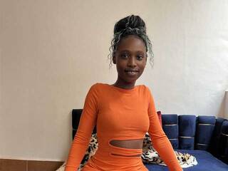 Erotiska video tērzēšana Melaninebonyxxx