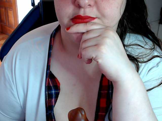Fotogrāfijas Kimberly_BBW IS MY HAPPY BRITDAY MAKE ME VIBRATE WITH TOKENS I WANT TO RUN