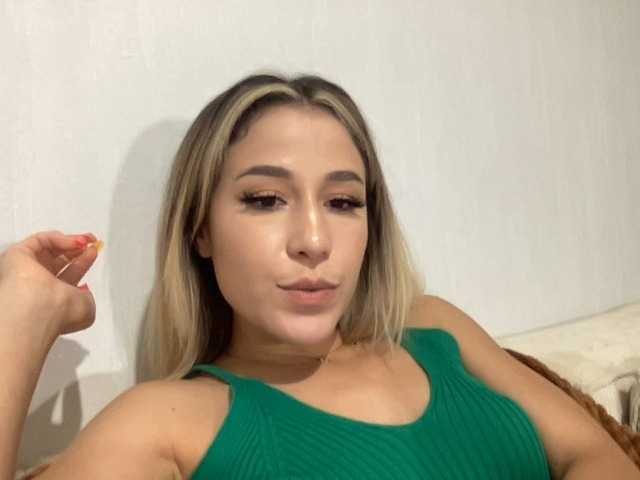 Fotogrāfijas Melyna_ Chaque 500 tokens envoyer en LIVE un album personnalisé pour toi ❤️‍