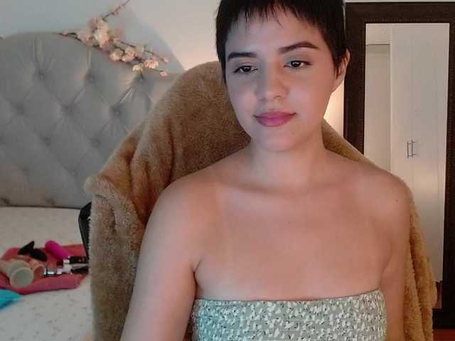 Fotogrāfijas mia-collins Hello guys, happy day to all, I love being a hairy model and I love having a good bush in my pussy, all requests are made using my tip menu
