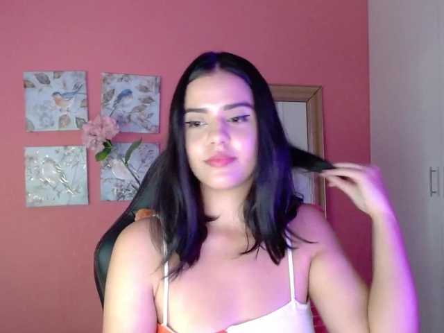 Fotogrāfijas mia-collins Hi guys, thanks to all the people who support my show with tkns, I'm a Latina woman, with a huge bush in my pussy, armpits and anus, if you love natural women I know you'll like it! Please, before using my tip menu, use my Pm or write me in public
