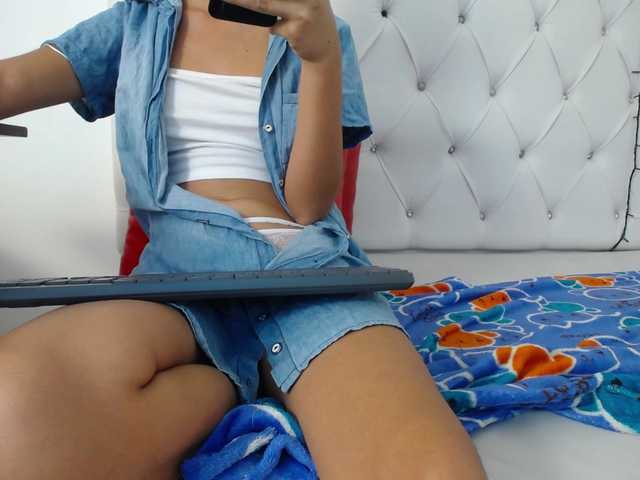 Fotogrāfijas Mia-Girl18 lets play, you send tips and ask what you want me to do, lets have fun