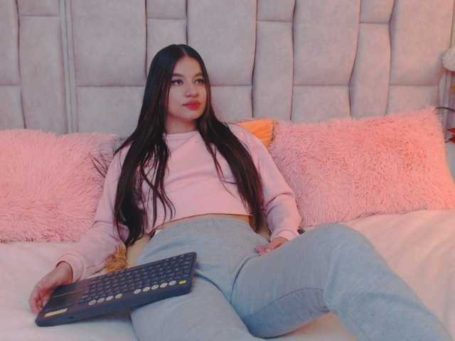 Fotogrāfijas MiaDunof1 hi guys i want you to vibrate me .im addicted to feeling , pink toy ready mmm lets fuck me