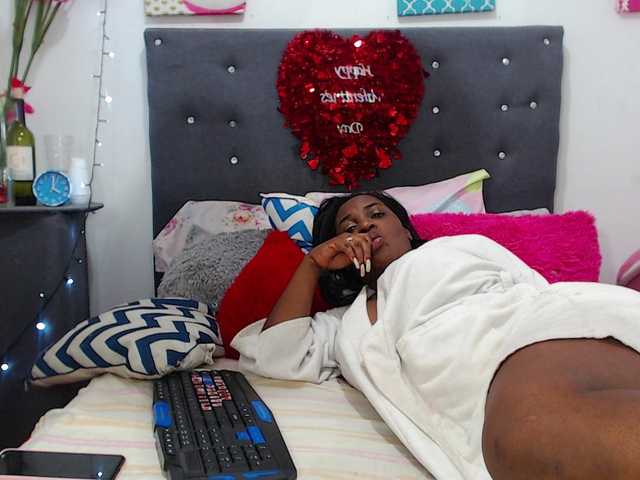 Fotogrāfijas miagracee Welcome to my room everybody! i am a #beautiful #ebony #girl. #ready to make u #cum as much as you can on #pvt. #sexy #mature #colombian #latina #bigass #bigboobs #anal. My #lovense is #on! #CAM2CAM #CUMSHOW GOAL