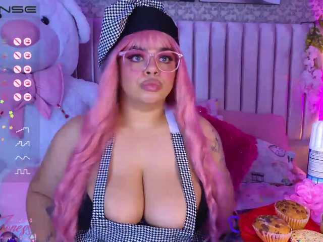 Fotogrāfijas Miah-Joness1 ♥Super Sweet Cake lick and Smash ♥ honey let's lick your cake for every 50 tkns ♥ Smash Sweet Cake for 250 tkns ♥ @total @sofar @remain