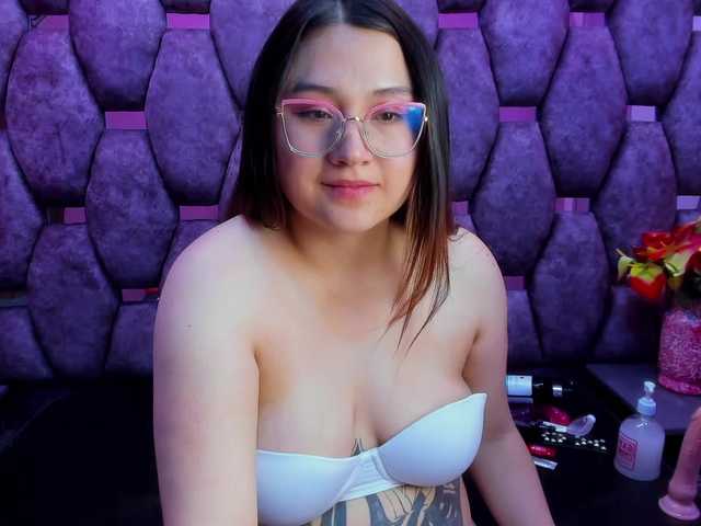 Apraides ekrānuzņēmumi MiaHarvey