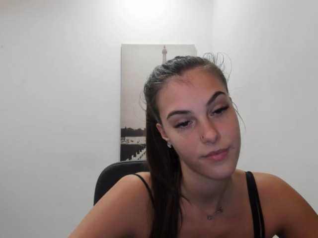 Apraides ekrānuzņēmumi MiaKhalid