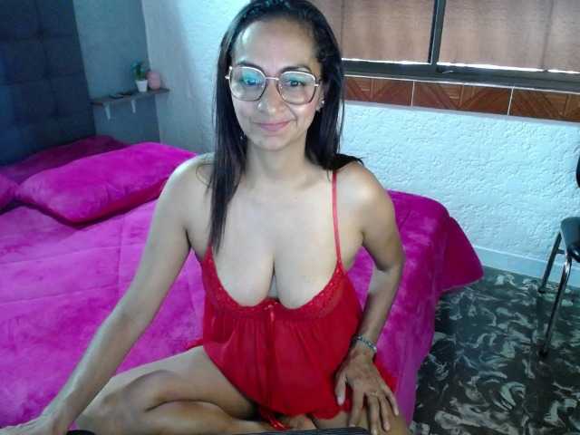 Fotogrāfijas Miasmilee #mature#bigboobs#latina#feet#hot#