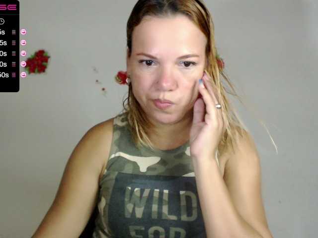 Fotogrāfijas MikahLatin lovense 3 is on//make me wet with somes vibes and me squirt with 555 tks/