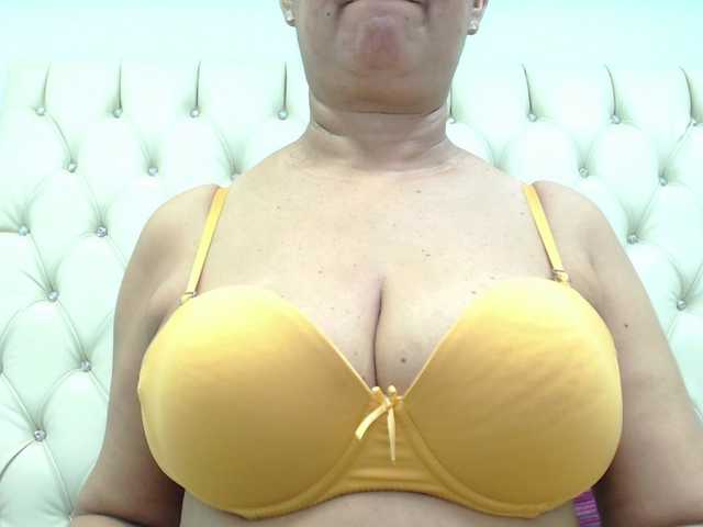 Fotogrāfijas MilfPleasure1 50 tits .. 100 open pussy im flexible .. 65 anal ... 200 naked and play with toy