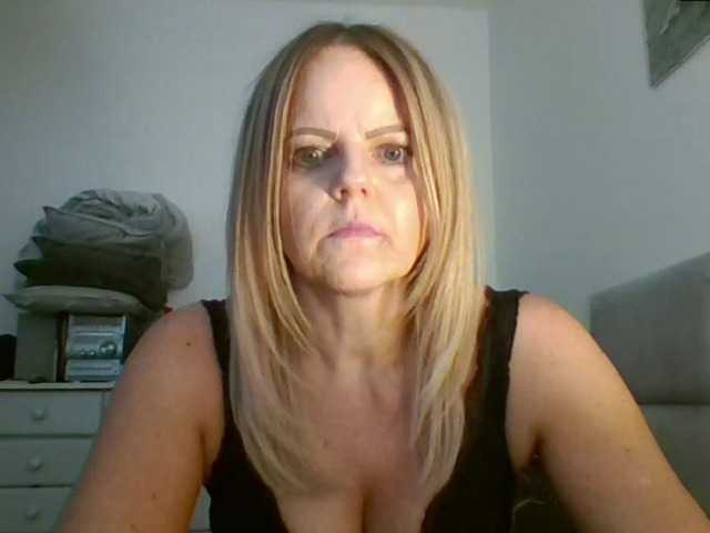 Fotogrāfijas MilfSusanna If you wanna play, join me up in pvt and lets;)i love to dance;) and play...