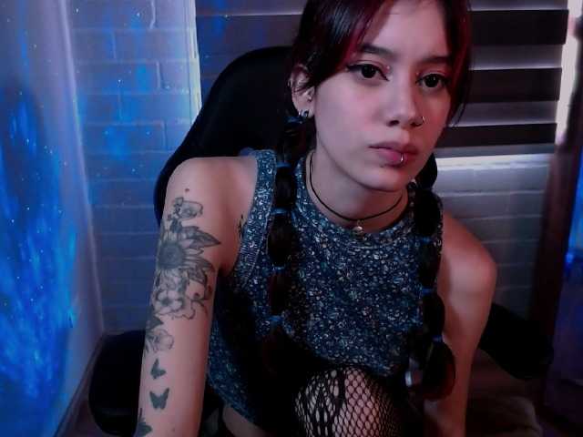 Fotogrāfijas miss-violet WELCOME GUYS GOAL FLAH TITS 30 TOKENS