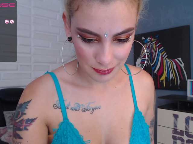 Fotogrāfijas MollyReedX ♠ Pin up girl ready to have fun today ♠ ♥♥ Fingering for 120 ♥ Spank my Pussy daddy!!!