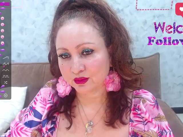 Fotogrāfijas MommyQueen Hi guys. Welcome ...my room. I am mommy queens. mature, I like. fantasy and kamasutra. let's go my goal 500 tk. #mature #deeptroat #blowjob #latina #new