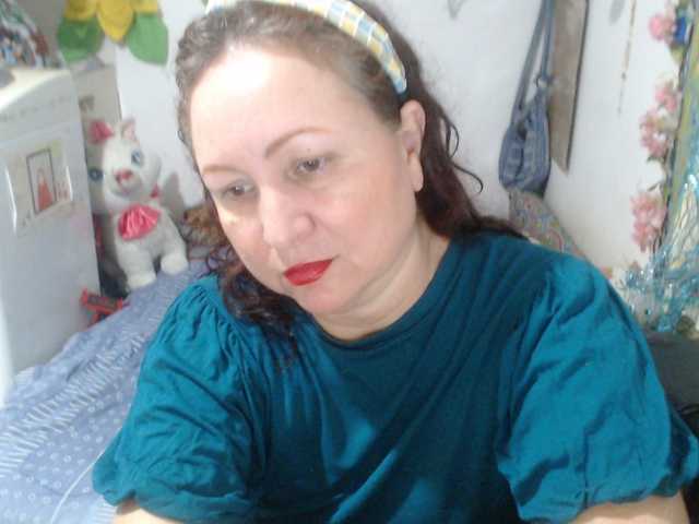 Fotogrāfijas MommyQueen For today 200 tokens oil in my breasts .............. let's have fun my loves ...