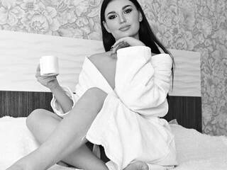 Erotiska video tērzēšana Monika-Doll