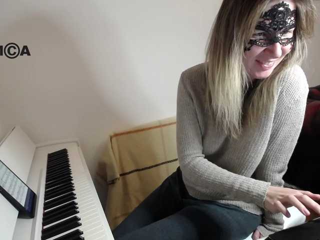 Apraides ekrānuzņēmumi PianoGirl