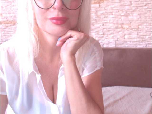 Fotogrāfijas Dixie_Sutton Do you want to see more ? Let's have together for priv, Squirt show? see my photos and videos I collect for new glasses. Can you help me with this?you do not have the option priv? throw a big tip