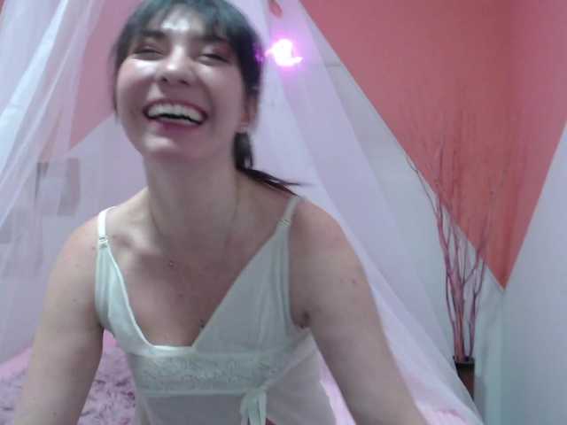 Fotogrāfijas Natasha-Quinn Welcome to my room! I am new here and I would like you to accompany me and we have fun together, I hope! #New #Latina # Sexy♥